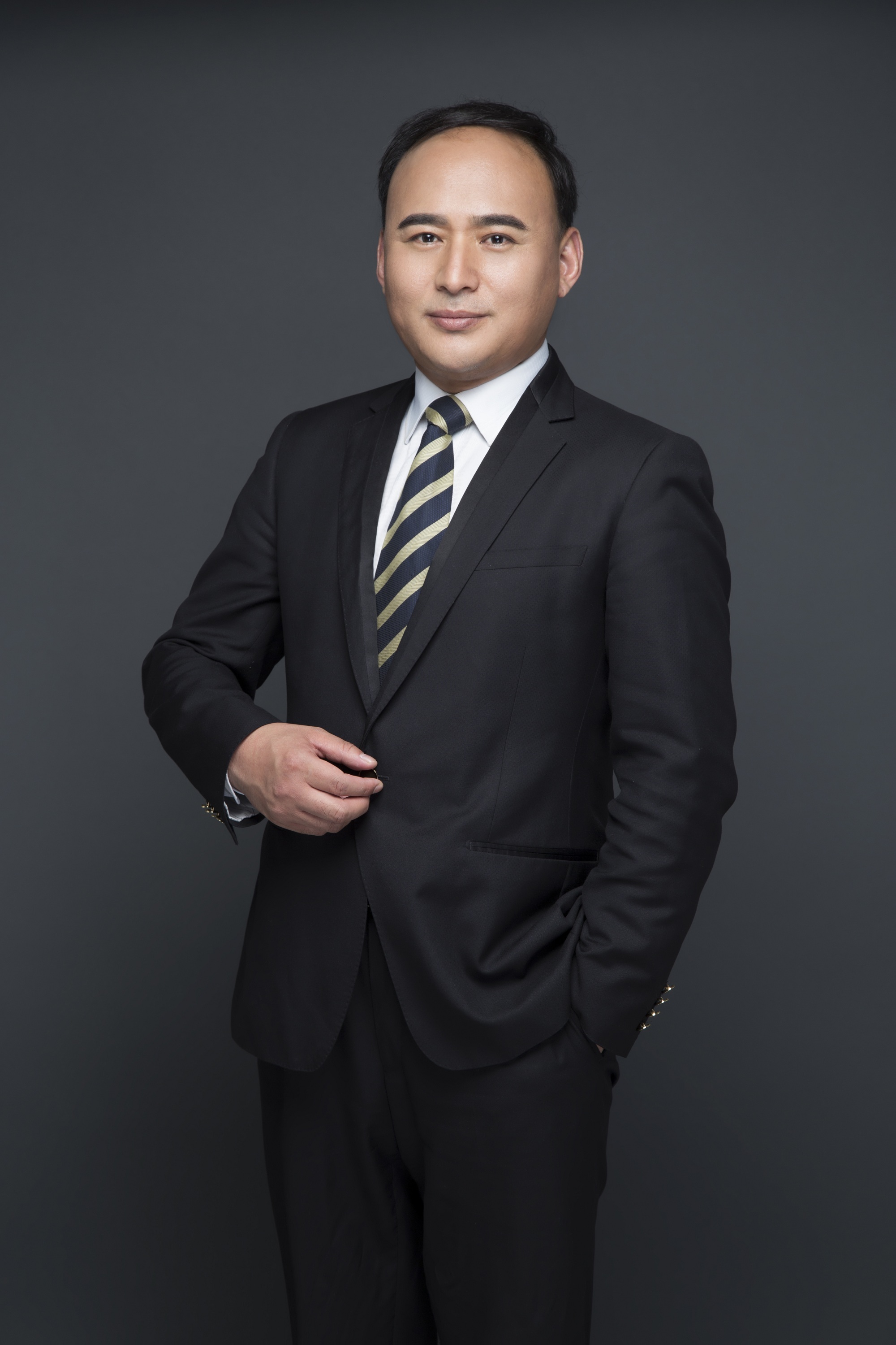 邓丽萍 包装与印刷设计负责人